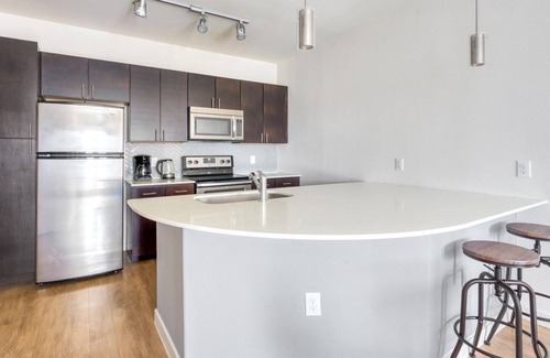 Cherrywood Apartment | Sunny Cherrywood 1BR w/ Pool, Gym & W/D, nr restaurants, by Blueground