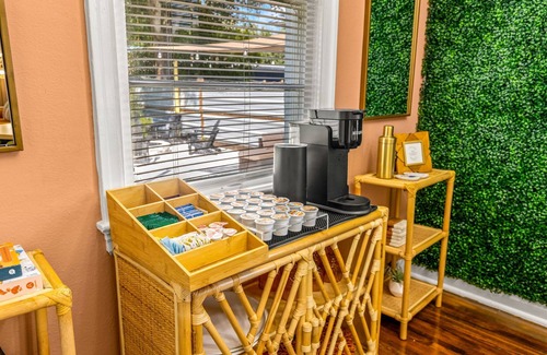 Oakford Park House | Sunny Citrus Escape: Min to Midtown & Dog-Friendly