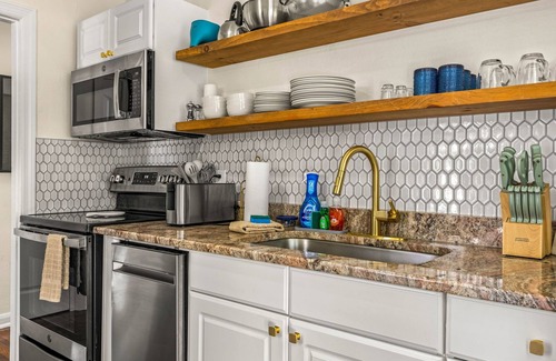 Oakford Park House | Sunny Citrus Escape: Min to Midtown & Dog-Friendly