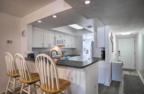 Cocoa Beach Condo | Cozy Cocoa Beach Condo with Ocean View & Pool Access