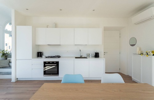 Azzano Apartment | Cozy Stay at Sunny Corner Near Bellagio with Breakfast