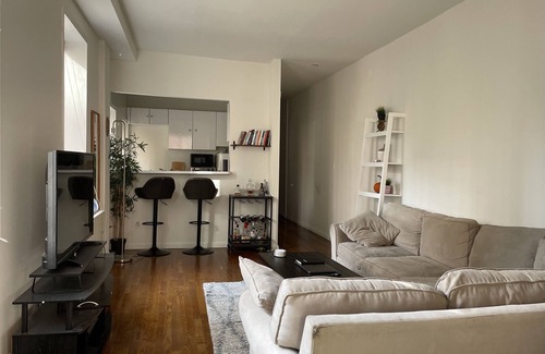 Tudor City Apartment | Bright and Inviting Studio Apartment in Midtown East