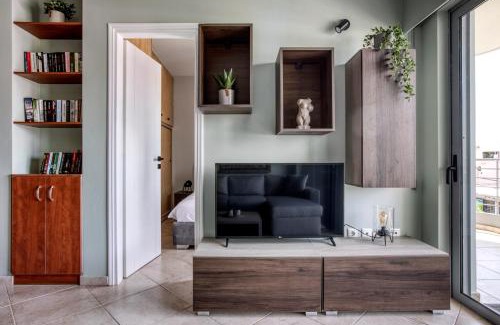 Kolokinthou Apartment | Inviting 2nd Floor Apartment with Balcony - Rated 9.4/10