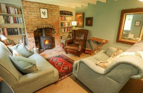Welby House | Sunny Cottage: 4-Star Stay with Pet and Child-Friendly Perks