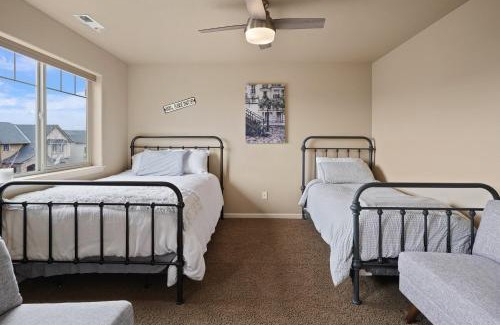 Old Farm District House | Relaxing Stays at Sunny Days: Pet-Friendly & Pool Access