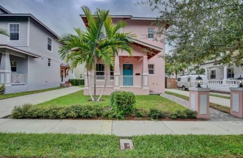 Grandview Heights Villa | Convenient Villa Steps from Attractions & Pet Friendly