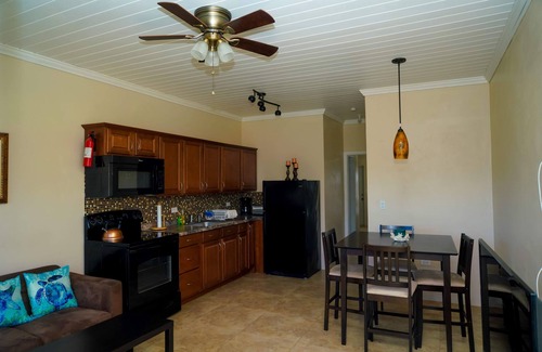 Spanish Wells Apartment | Beachfront Retreat: 1 Bed, Guest Rated 9.8/10