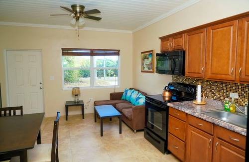 Spanish Wells Apartment | Beachfront Retreat: 1 Bed, Guest Rated 9.8/10