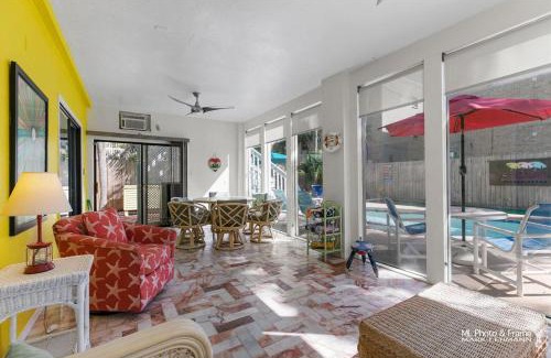 South Padre Island House | Sunny Daze: Family-Friendly Retreat at South Padre Resort