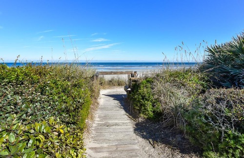 Sea Dunes Apartment | Relaxing Sea Dunes Townhome with Pool & Spa Amenities