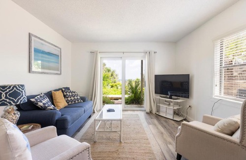 Sea Dunes Apartment | Relaxing Sea Dunes Townhome with Pool & Spa Amenities