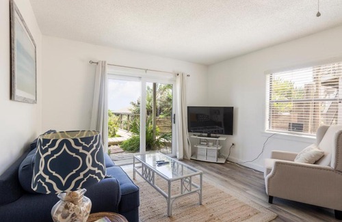 Sea Dunes Apartment | Relaxing Sea Dunes Townhome with Pool & Spa Amenities