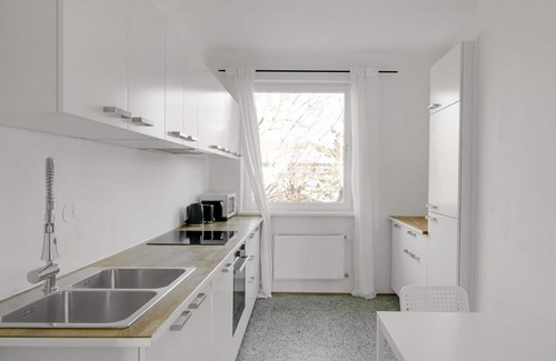 Dobling Apartment | Bright 2BR Döbling Apartment with Balcony, Steps from Tram