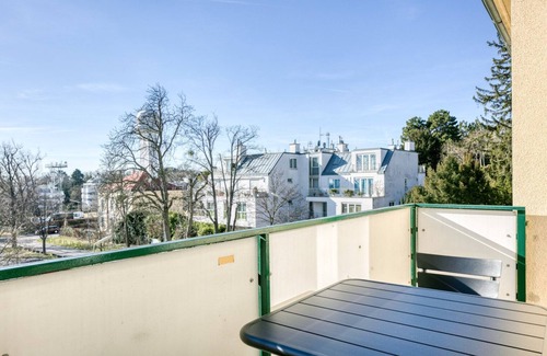 Dobling Apartment | Bright 2BR Döbling Apartment with Balcony, Steps from Tram