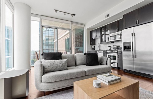 Waller Creek District Apartment | Stylish Downtown Austin 1BR Near Rainey St with Pool & Gym