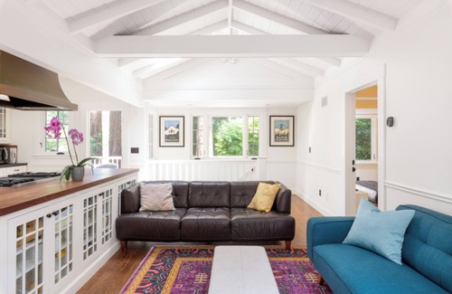 Mill Valley House | Sunlit Family Retreat in Downtown Amidst Majestic Redwoods