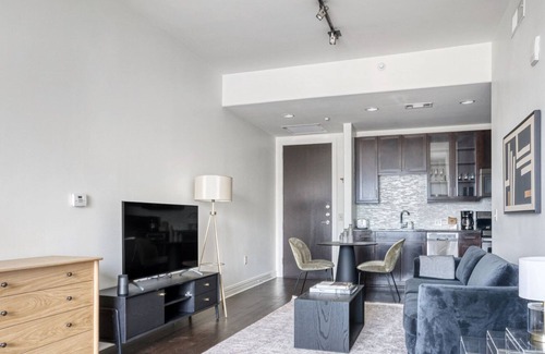 Waller Creek District Apartment | Sunny Downtown Studio w/ Gym & W/D, walk to 6th St bars, by Blueground