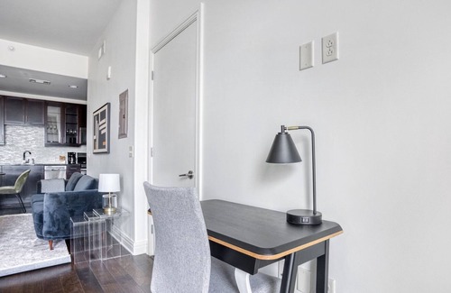 Waller Creek District Apartment | Sunny Downtown Studio w/ Gym & W/D, walk to 6th St bars, by Blueground
