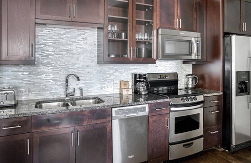 Waller Creek District Apartment | Sunny Downtown Studio w/ Gym & W/D, walk to 6th St bars, by Blueground