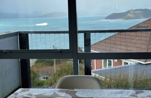 Khandallah House | Relaxing Family Getaway with Harbour Views