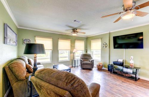 Freeport House | Welcoming Freeport Home on Canal with On-Site Fishing