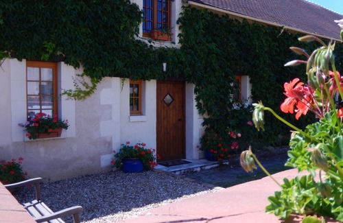 Abilly House | Sunny Gite with Private Garden & Shared Heated Pool