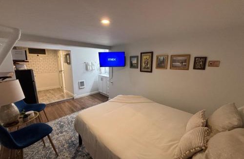 Golden Hill Apartment | Sunny Golden Hill Studio! Fully Stocked - near DT