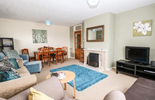 Weymouth House | Discover Sunny Haven: Pet and Child Friendly Getaway