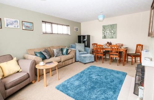 Weymouth House | Discover Sunny Haven: Pet and Child Friendly Getaway