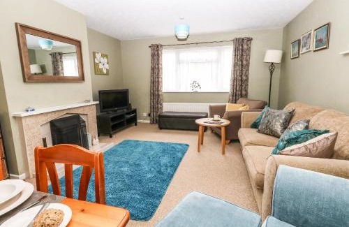 Weymouth House | Discover Sunny Haven: Pet and Child Friendly Getaway