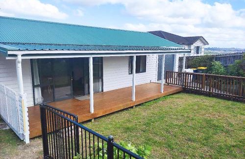 Fairview Heights Villa | Sunny Haven Northshore - Free Parking, Wifi, Coffee, Milk and Tea