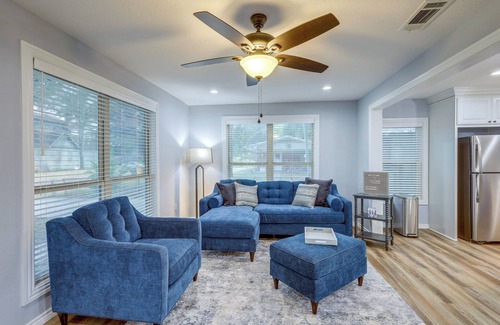 Hearne House | Ideal Hearne Home: Pet-Friendly with Spa & Breakfast!