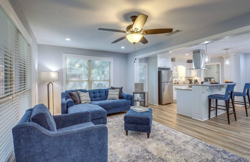 Hearne House | Ideal Hearne Home: Pet-Friendly with Spa & Breakfast!