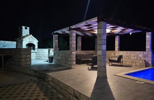 Ston Villa | Unwind at Sunny Hill: Oceanfront Bliss with Pool Access