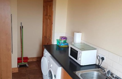 Ballycastle House | Sunny Hill: Family-Friendly Retreat with Breakfast Included