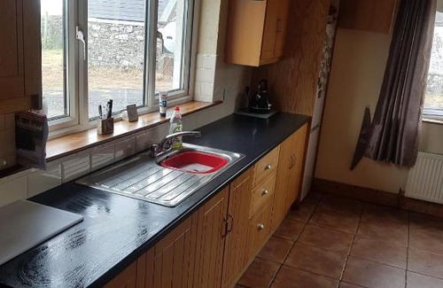 Ballycastle House | Sunny Hill: Family-Friendly Retreat with Breakfast Included