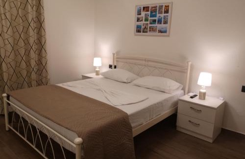 Petaloudes Apartment | Child-Friendly Sunny Holidays Apartment - Guest Rated 10/10