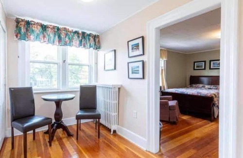 Queens Square Bed & Breakfast | Cozy Stay at Sunny Home B&B – Rated 7.5/10 by Guests
