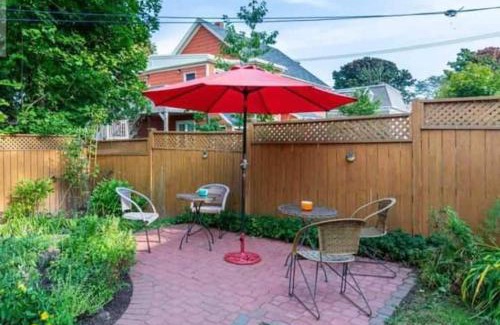 Queens Square Bed & Breakfast | Cozy Stay at Sunny Home B&B – Rated 7.5/10 by Guests