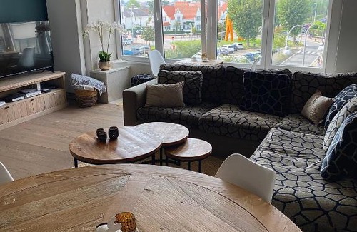 Knokke Apartment | Inviting Stay at Sunny Home – Pet Friendly & Spa Amenities