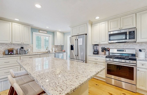 Wells Beach House | Beachside Home with Bikes, Balcony & Pet-Friendly Amenities