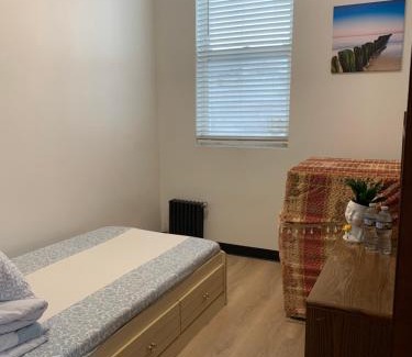 Sunbury House | Budget-Friendly Sunny Home: Ideal for Families