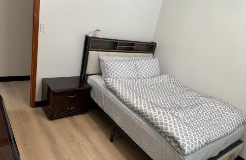 Sunbury House | Budget-Friendly Sunny Home: Ideal for Families