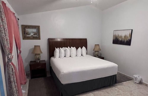 Pine Hills House | SUNNY HOME VACATIONS LLC