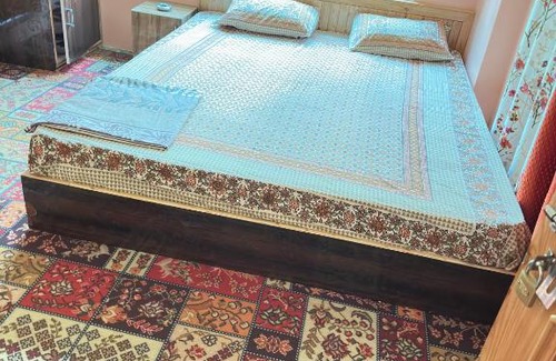 Sangla House | Cozy Sunny Homestay: Family and Pet-Friendly Retreat
