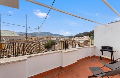 Onil Apartment | Bright Retreat in Onil with Terrace & BBQ, Child Friendly