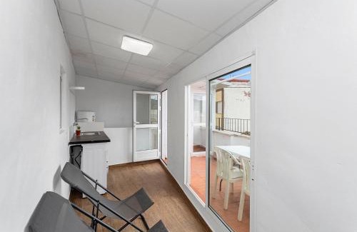 Onil Apartment | Bright Retreat in Onil with Terrace & BBQ, Child Friendly