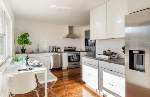South Fair Oaks House | Sunny Retreat with Hot Tub Near Stanford - Pet Friendly!