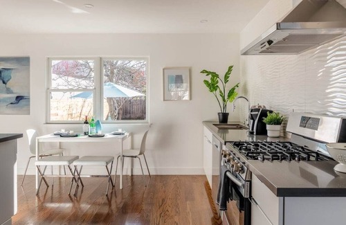 South Fair Oaks House | Sunny Retreat with Hot Tub Near Stanford - Pet Friendly!