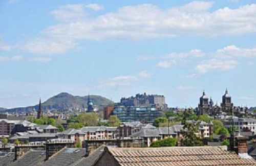 Craigleith House | Idyllic House with Edinburgh Skyline Views and Family-Friendly Amenities